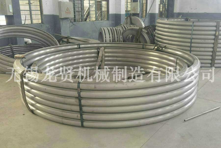 高速公路上的半圓管！